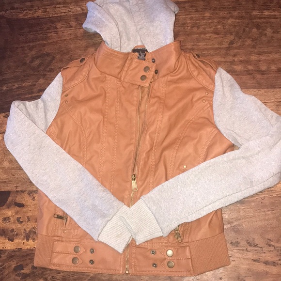 Rue21 Jackets & Blazers - 🍁FUN FALL ITEM🍁 two toned fitted jacket